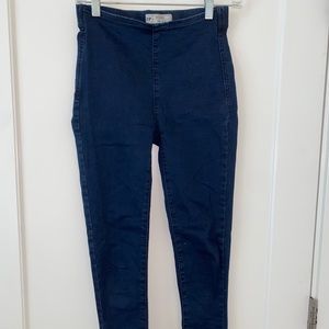 Free People Skinny Jeans. Stretchy fabric. Size 25